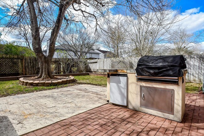 Building Photo - 3402 Hidden Creek Dr