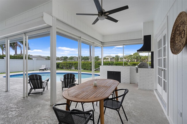 Building Photo - 9010 Gardens Glen Cir