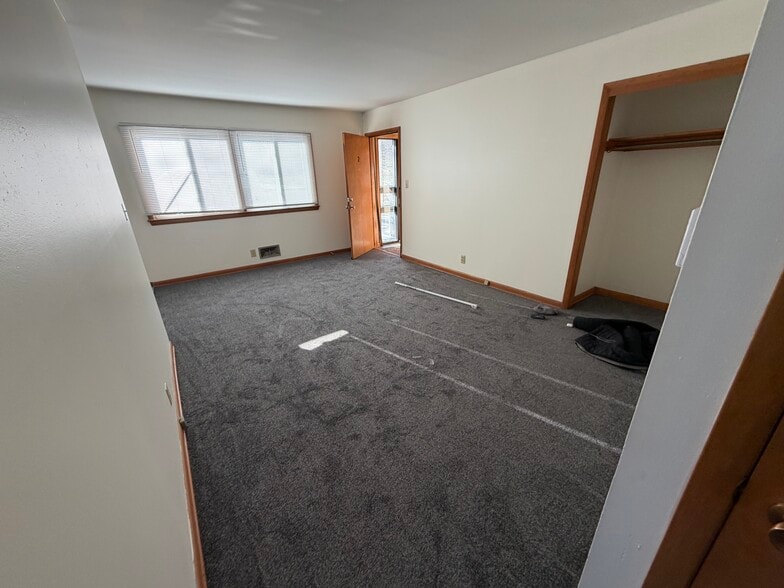 Building Photo - 5501 W Morgan Ave