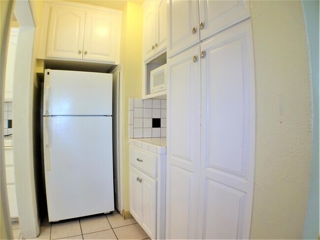 Building Photo - 337 W 1st Ave