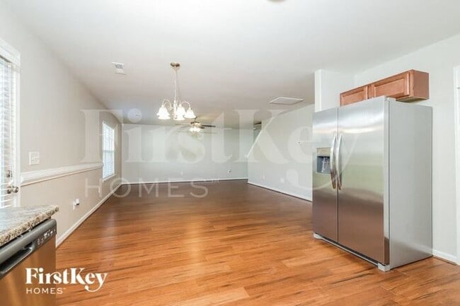 Building Photo - 3929 Creekmoore Dr