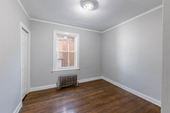 Building Photo - 6954 S Maplewood Ave
