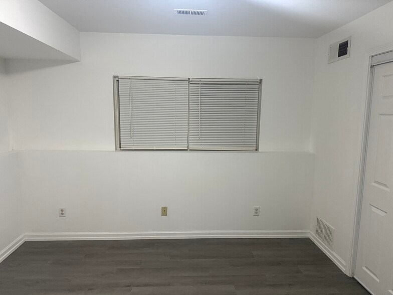 Building Photo - 122 Jeffrey St