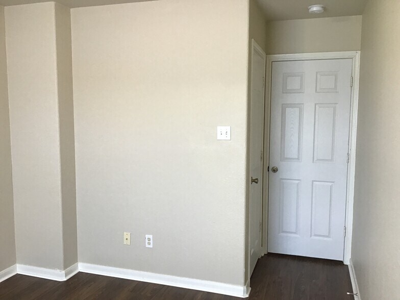Building Photo - 13470 Miller Ln