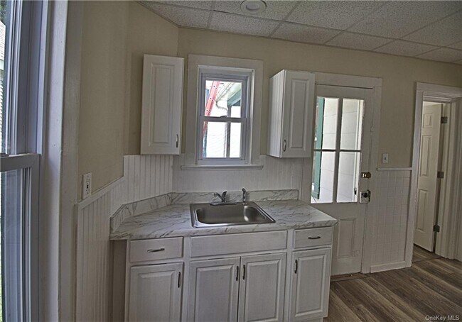 Building Photo - 83 Hudson St