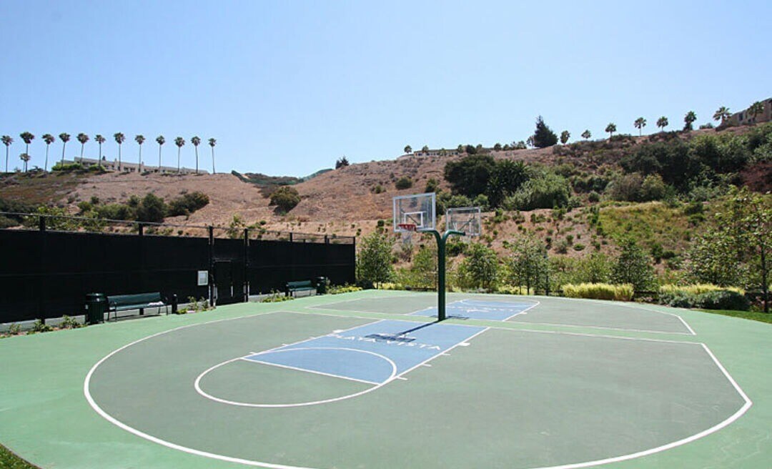 Building Photo - 6400 Crescent Park E