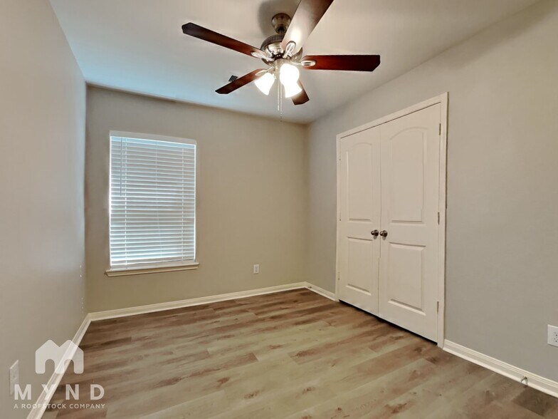 Building Photo - 15911 Newport Pl