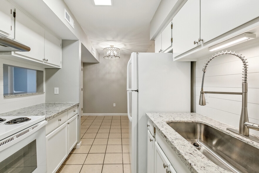 Building Photo - 813 Hammond Manor Dr