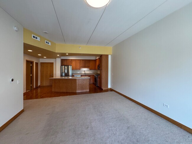 Building Photo - 40 E Northwest Hwy