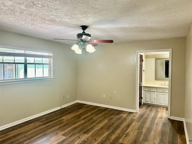 Building Photo - 103 Wroxton Dr