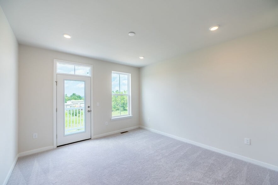 Building Photo - 713 Platinum Dr