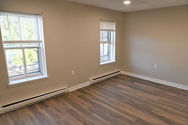 Building Photo - 215 Reily St