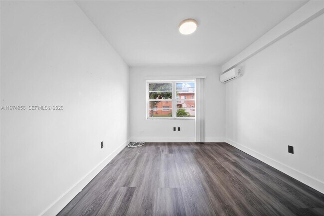 Building Photo - 3551 SW 10th St