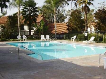 Building Photo - Escondido 3 Br Gated LOVELY Townhome 2 pat...
