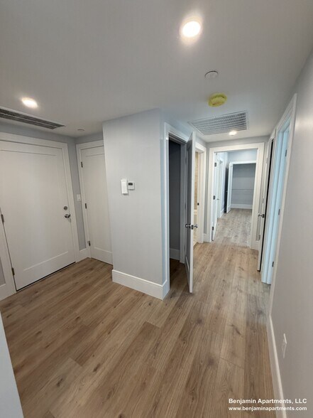 Building Photo - 124 Kenrick St