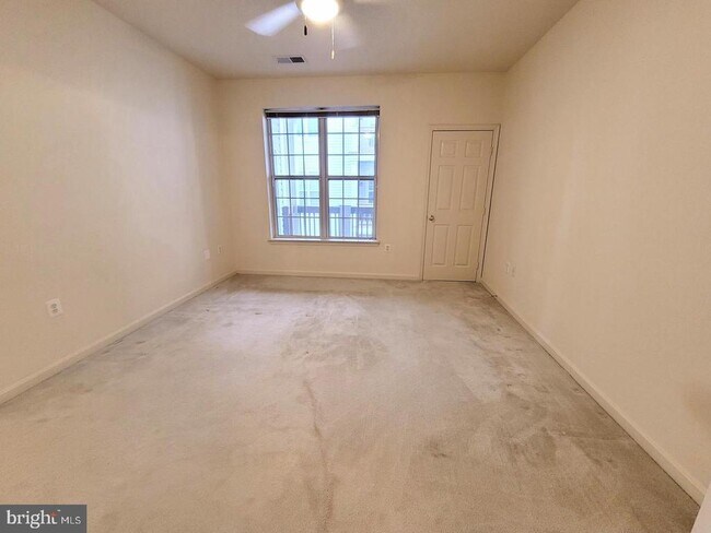 Building Photo - 6480 Cheyenne Dr