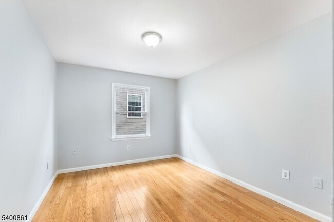 Building Photo - 466 Lidgerwood Ave