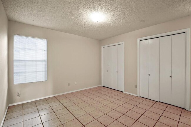 Building Photo - 8807 Pineridge Dr