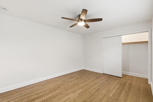 Building Photo - 5915 N Milwaukee Ave