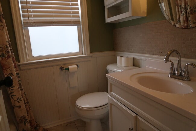 Building Photo - 1221 Powers Ave NW