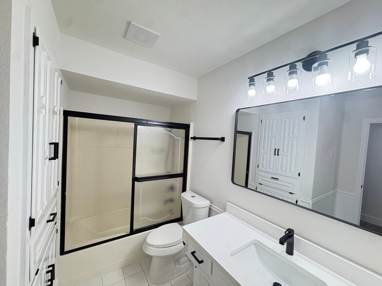 Building Photo - 3802 Roan Cir