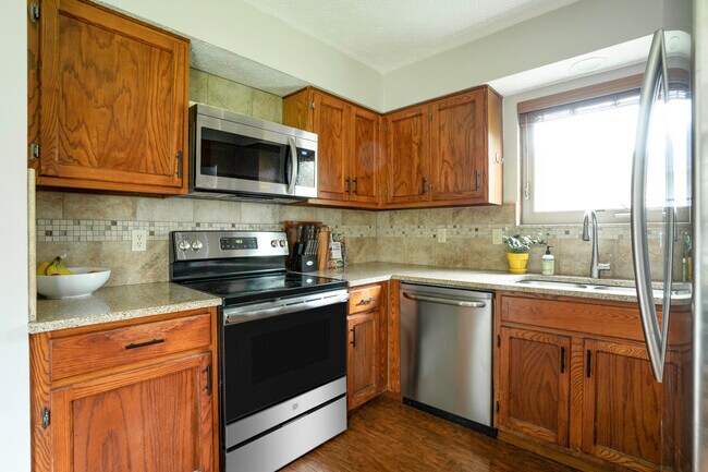 Kitchen - 67 Groton Dr