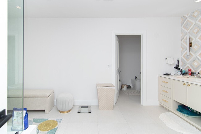 Building Photo - 8208 Twin Lake Dr