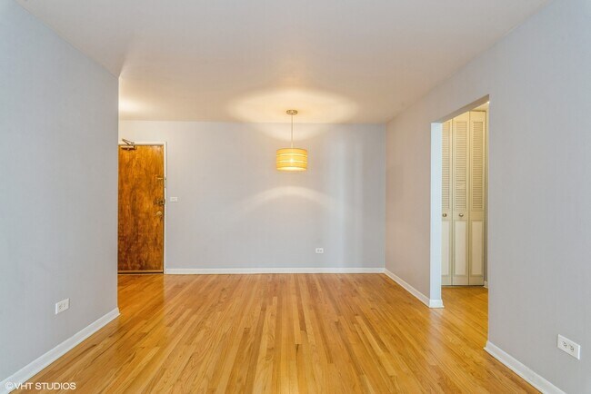 Building Photo - 420 W Aldine Ave