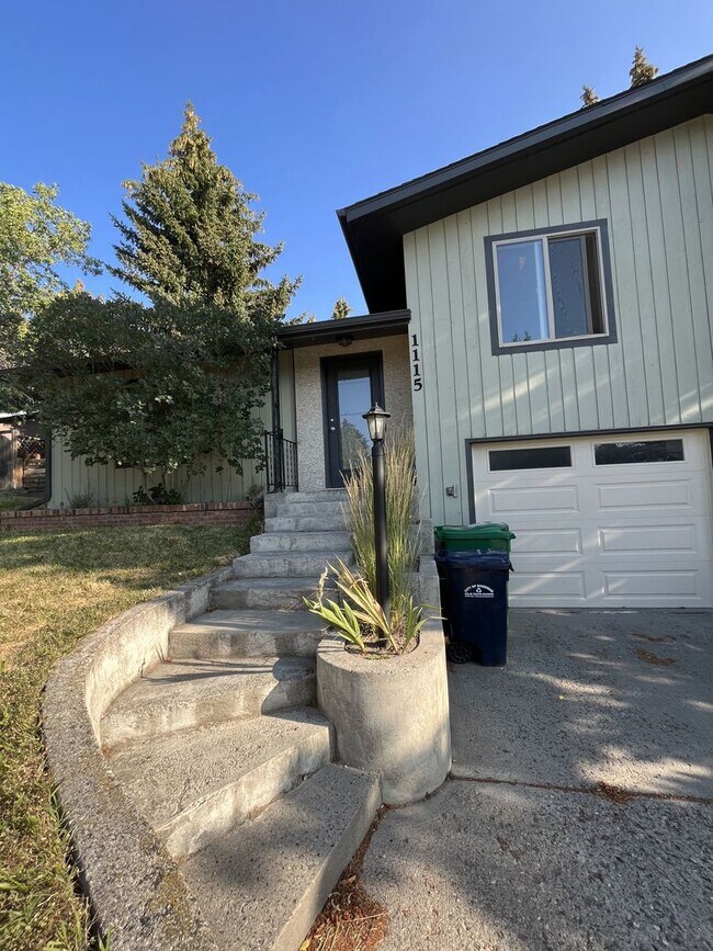 Building Photo - Fully Furnished Home for Lease Near Hospit...