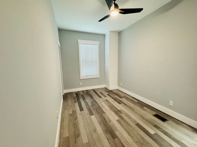 Building Photo - RATE DROP ALERT! (was $2600/month)