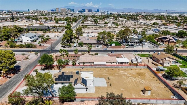 Building Photo - 7724 Rancho Destino Rd