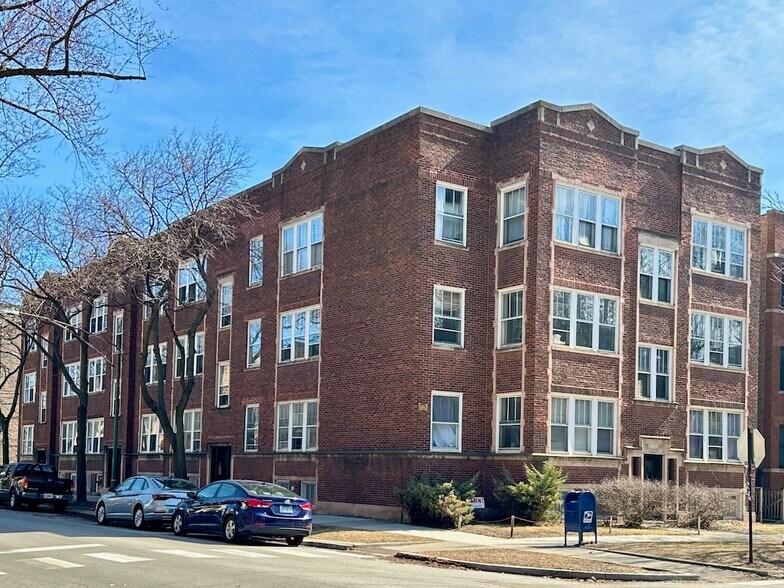 Primary Photo - 1917 W Winnemac Ave