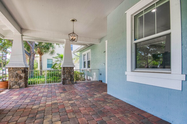 Building Photo - 1345 Bourne Dr