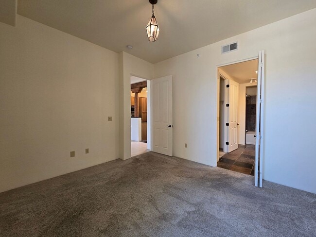 Building Photo - 1405 Vegas Verdes Dr