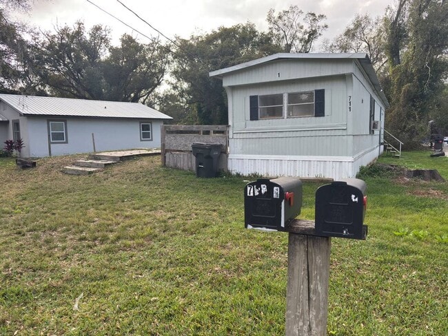 Building Photo - 711 Nashville Rd