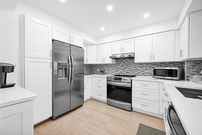 Building Photo - 3900 Galt Ocean Dr