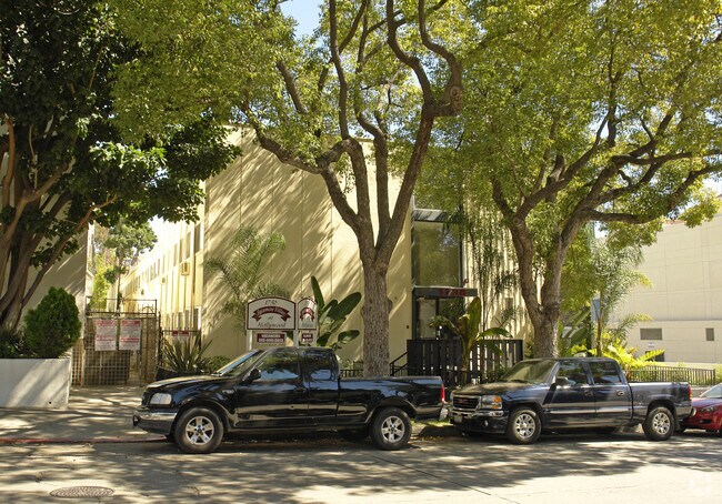 Building Photo - Sycamore Villa