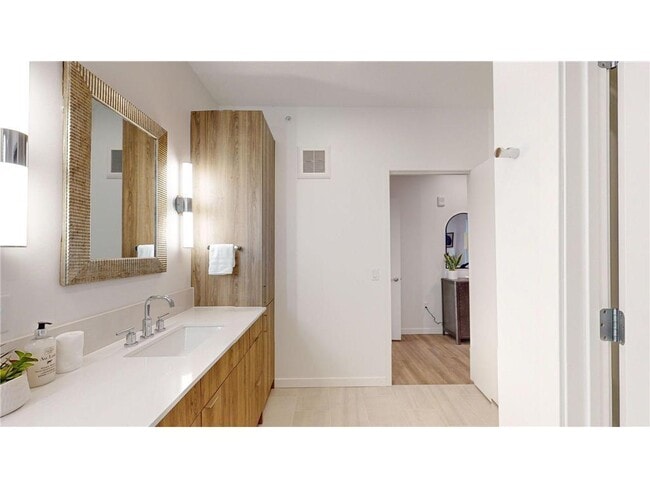 Building Photo - 4 West Dr