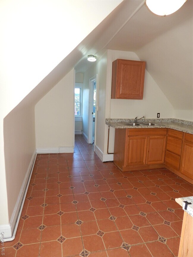 Building Photo - 5 John St