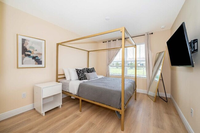 Building Photo - 1660 Tropical Palms Cir