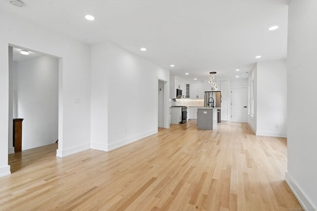Building Photo - 34 Bayview Ave