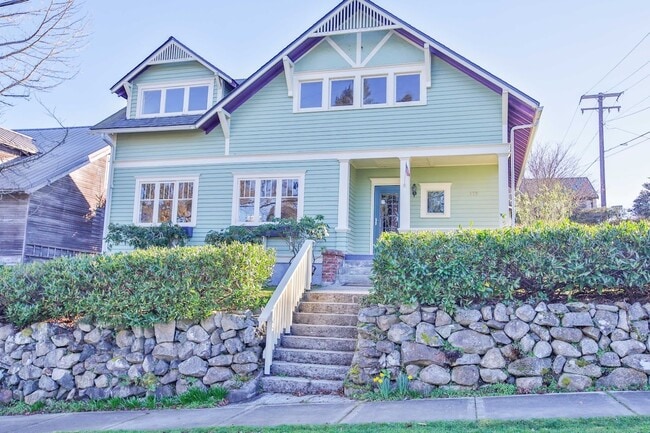 Building Photo - Gorgeous Vintage Home in Downtown Langley with Detached Guest Studio!!