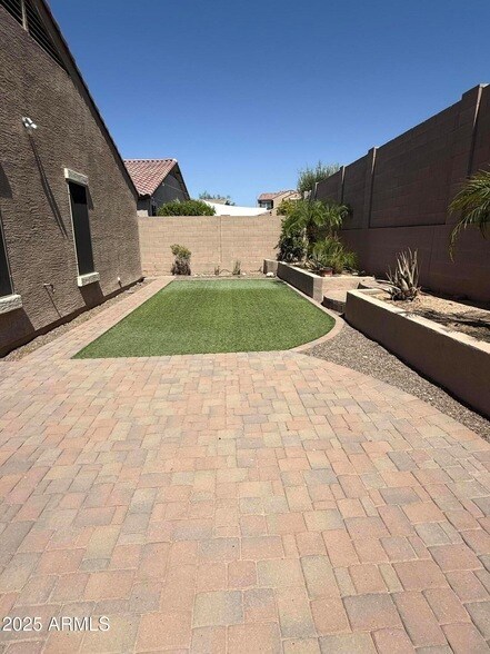 Building Photo - 10743 W Bronco Trail