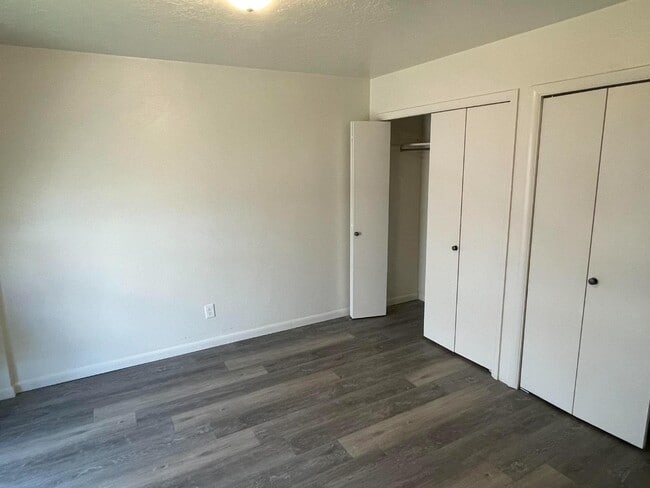 Building Photo - 850 E 275 N