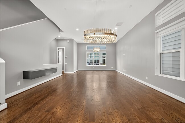 Building Photo - 5919 E Post Oak Ln