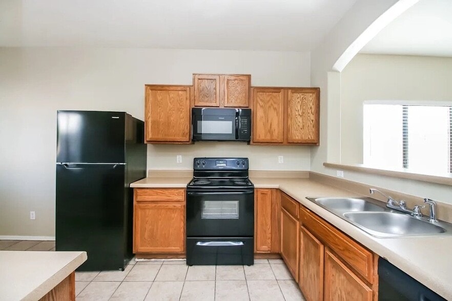 Building Photo - 903 W St Kateri Ave