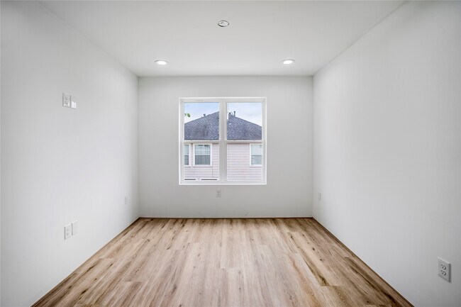 Building Photo - 15000 S Richmond Ave