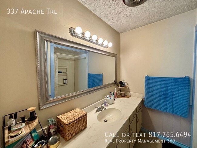 Building Photo - 337 Apache Trail