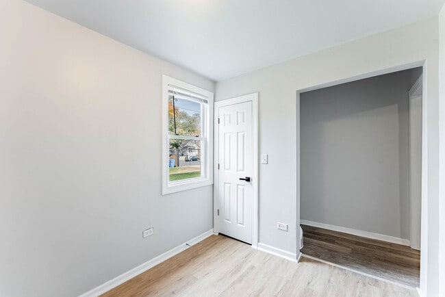 Building Photo - 3807 S Albany Ave