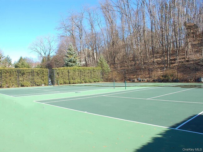 Building Photo - 1404 Pondcrest Ln